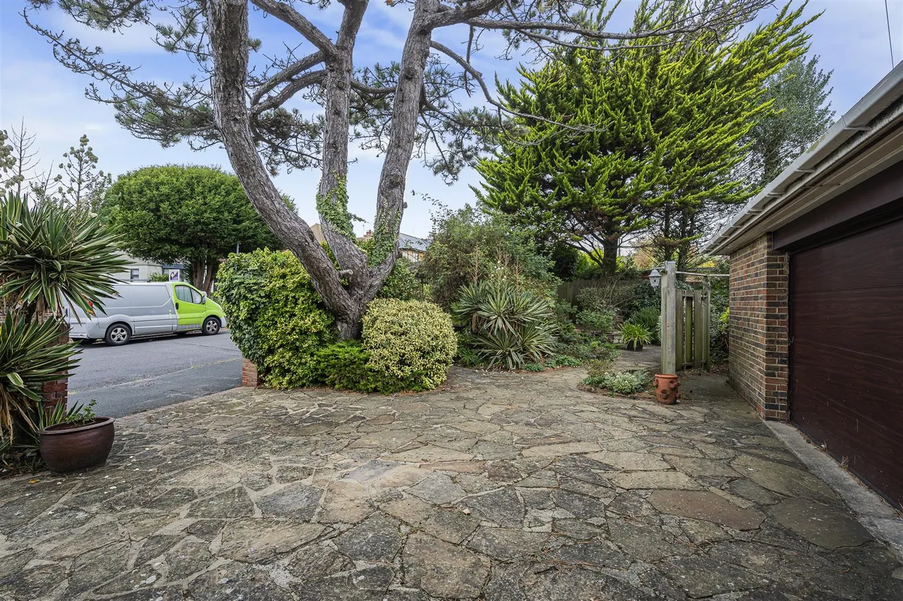 Southdown Road, Seaford, photo 31
