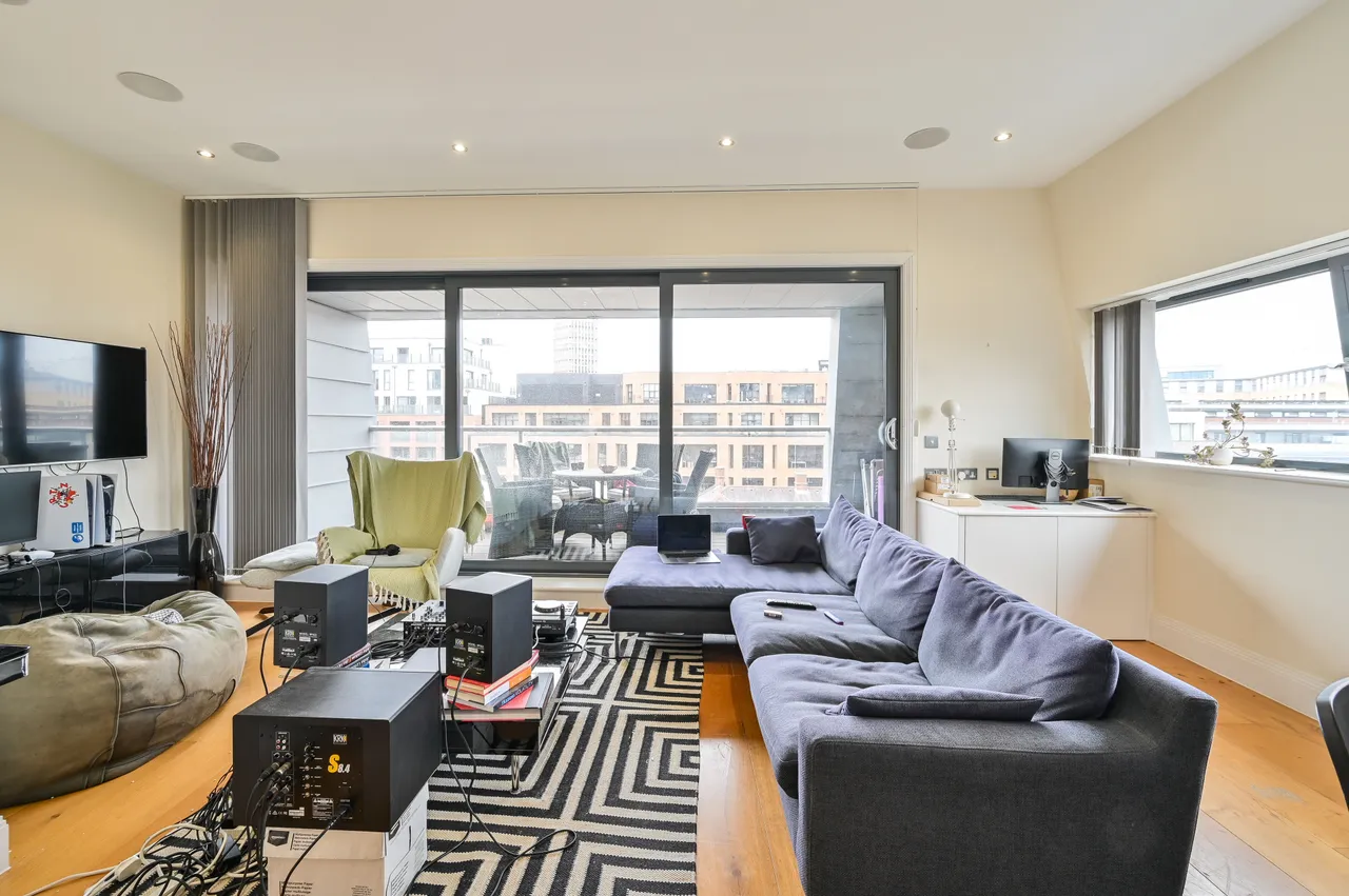 2 bed flat for sale — 7 Eliza House, 38 Glasshill Street, London