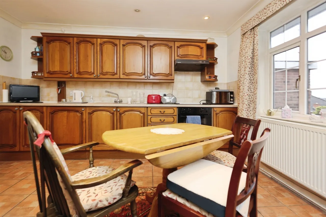 Acres Road, BRIERLEY HILL, photo 8