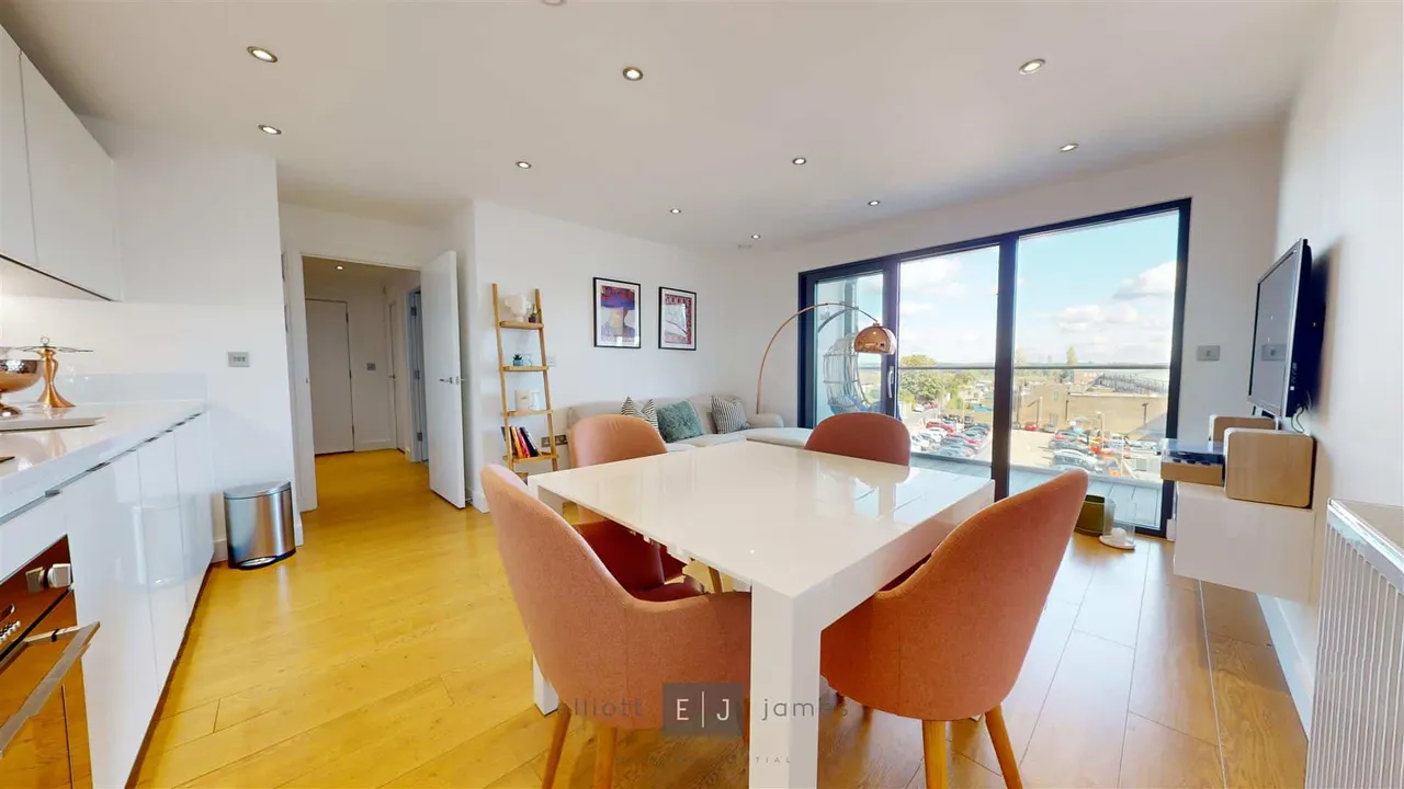The Broadway, Loughton, IG10, photo 5