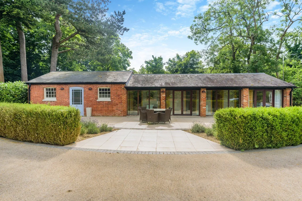 Theale, Reading, RG7, photo 11