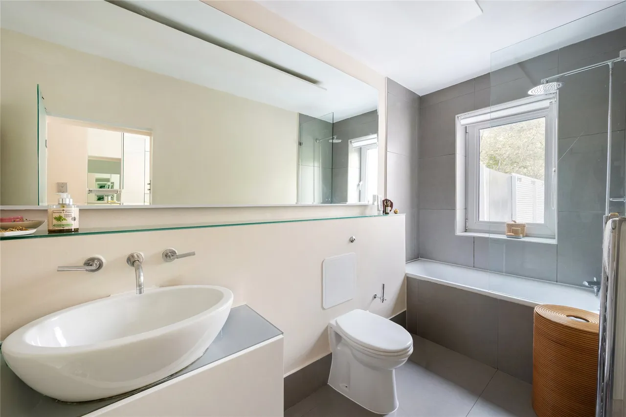 Brondesbury Road, Queen's Park, NW6, photo 16
