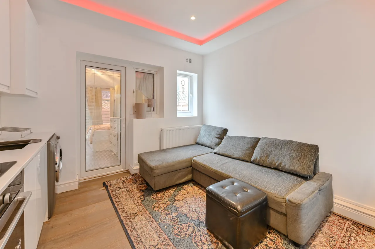 1 bed flat for sale, London, W12