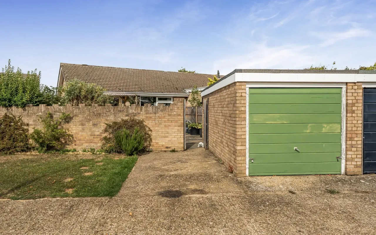 Belvoir Walk, Bedford, photo 16