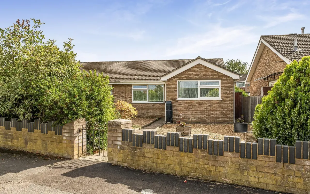 2 bed property for sale — Belvoir Walk, Bedford