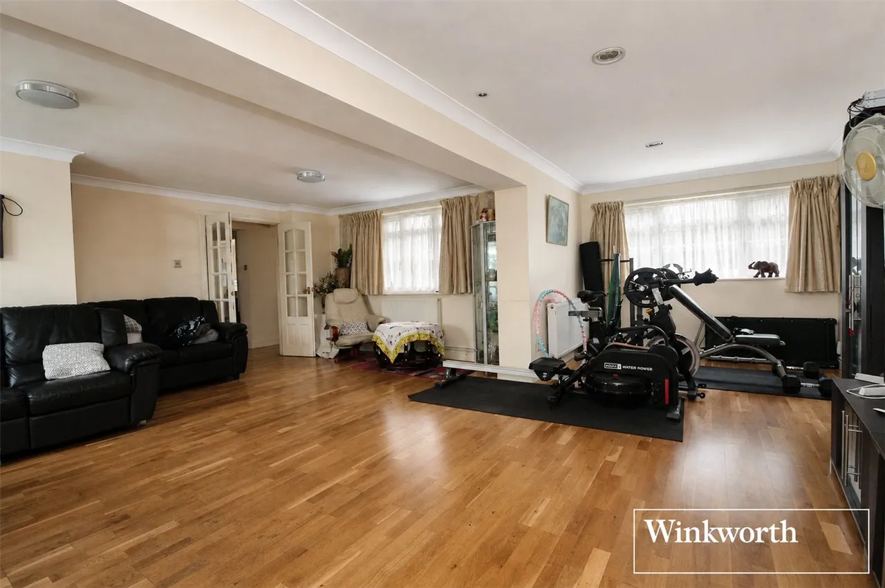 Carrington Avenue, Borehamwood, Hertfordshire, WD6, photo 3