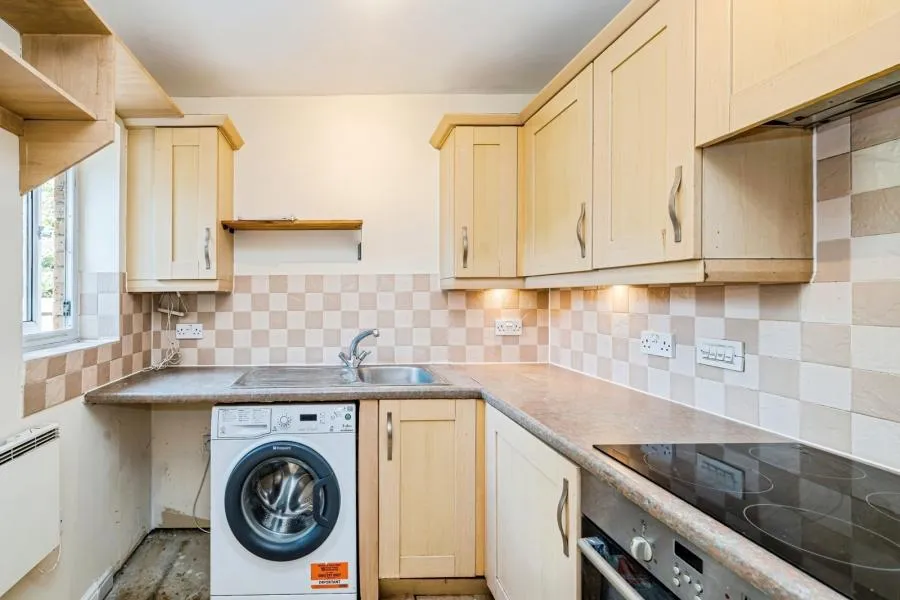 West End Road, High Wycombe, HP11, photo 2