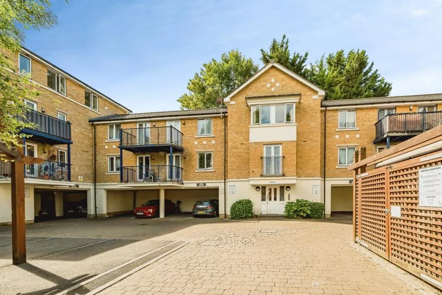 2 bed flat to rent, West End Road, High Wycombe, HP11