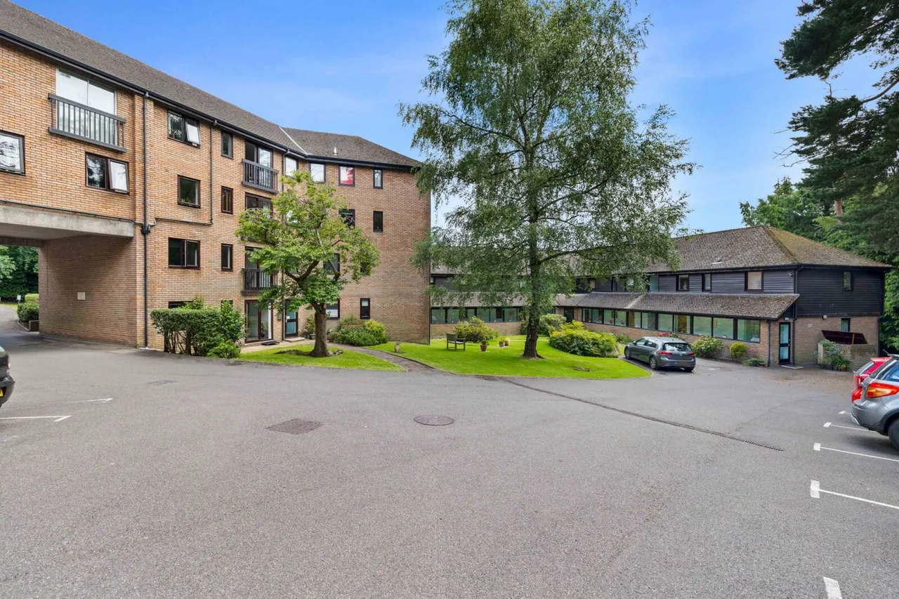 Sackville Court Fairfield Road, East Grinstead, East Grinstead, RH19 4HQ, photo 11