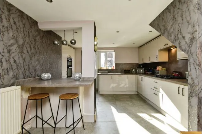 3 bed house for sale — Somerset Avenue, Stoke-On-Trent