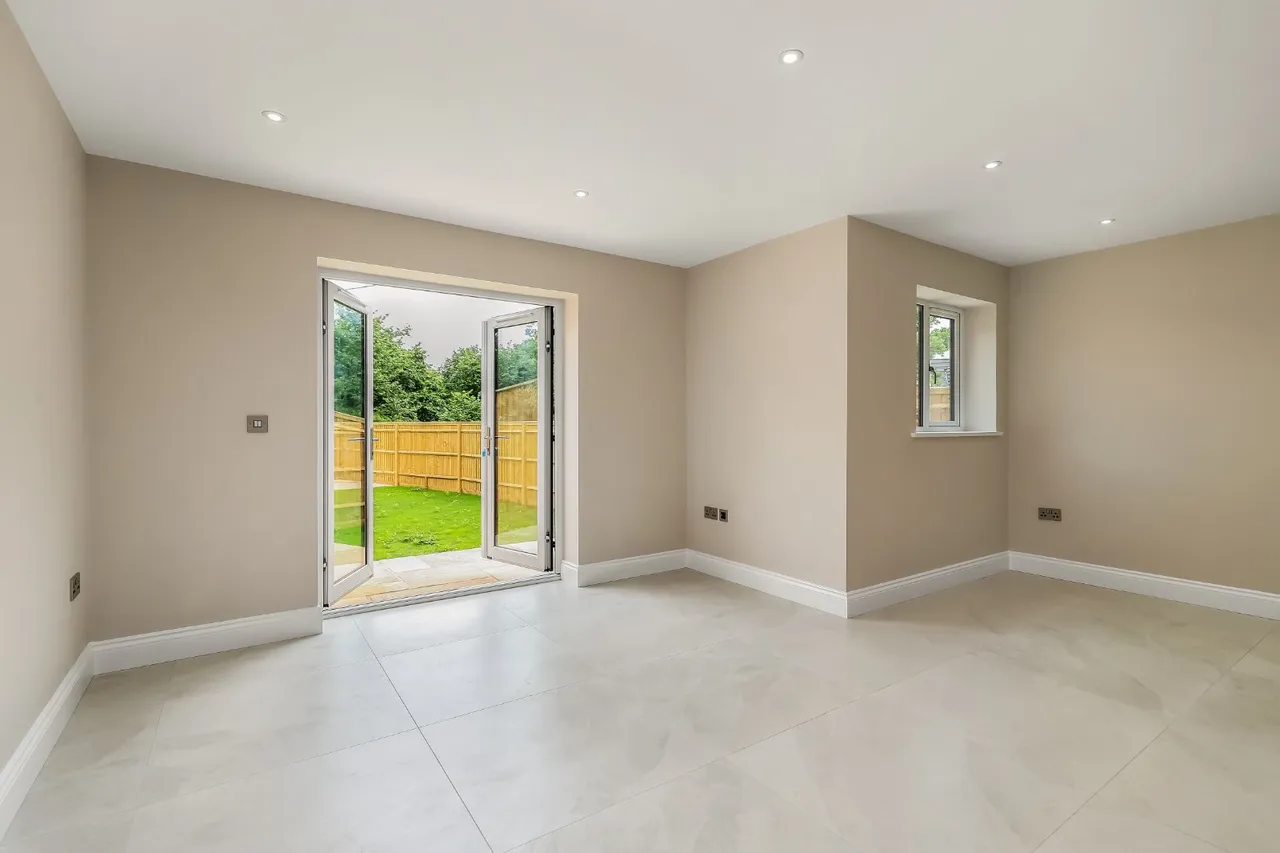 Tozer Way, Whaddon, Salisbury, Wiltshire, SP5 3FT, photo 4
