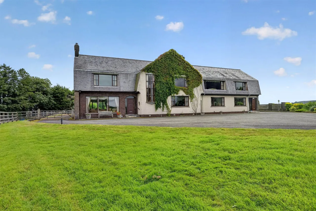 6 bed house for sale, Saintfield Road, Carryduff, BT8