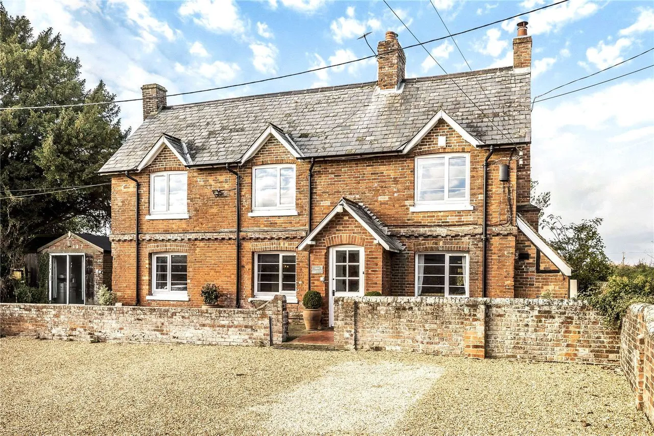 4 bed house to rent, Wootton St. Lawrence, Basingstoke, RG23