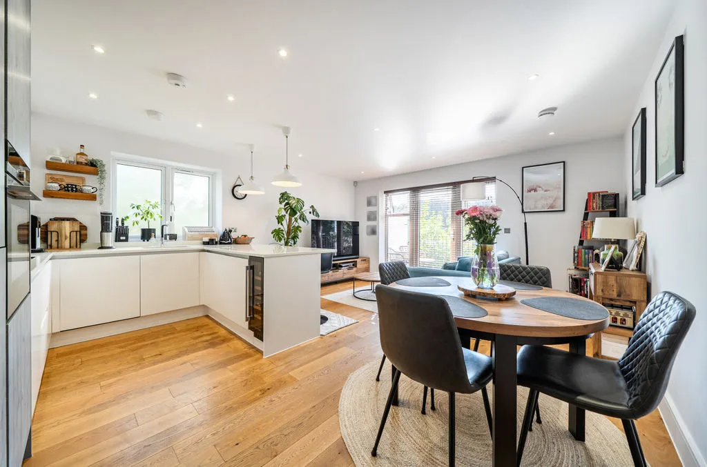 25 Monahan Avenue, Purley CR8 3BB, photo 3