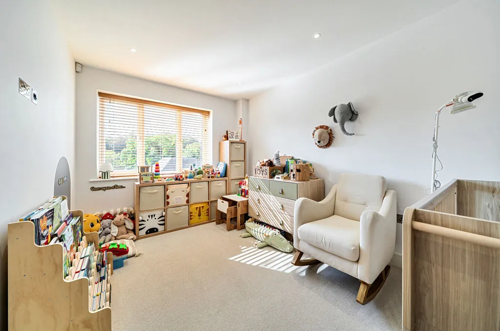 25 Monahan Avenue, Purley CR8 3BB, photo 12