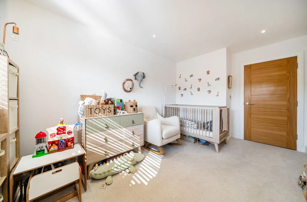 25 Monahan Avenue, Purley CR8 3BB, photo 13
