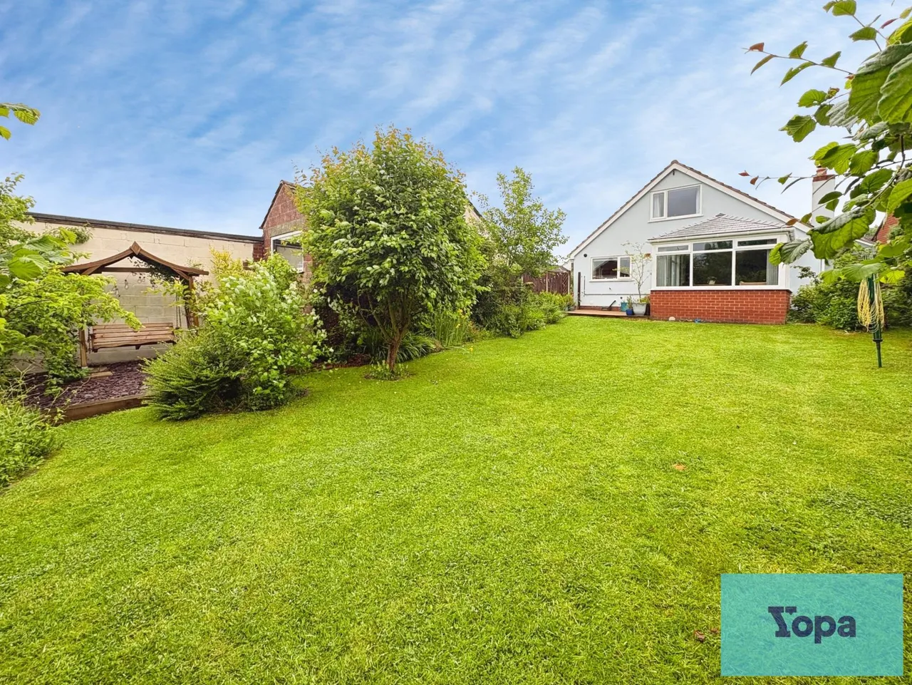 Hillcrest Avenue, Kingsley Holt, ST10, photo 2