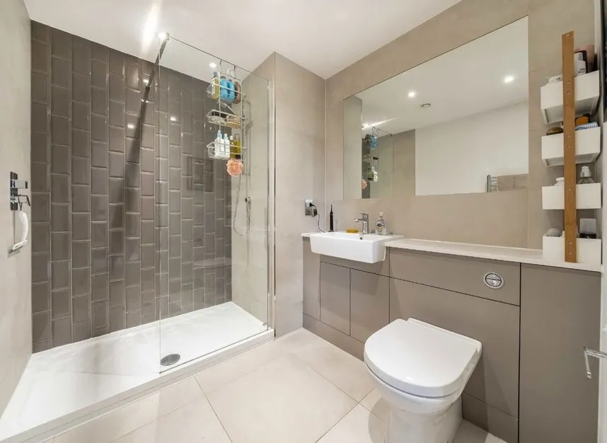 Caversham Road, Colindale, NW9, photo 6