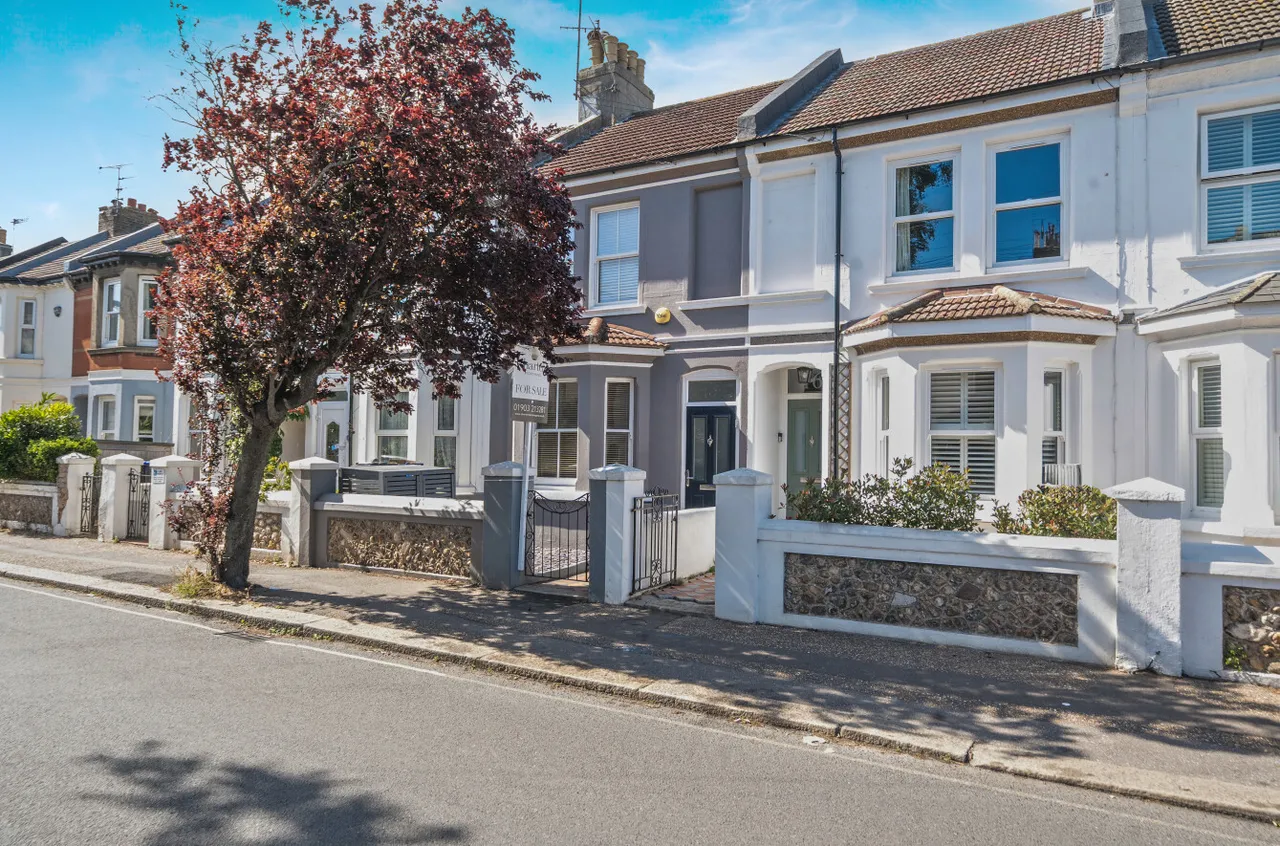 2 bed house for sale, Queen Street, Broadwater, BN14