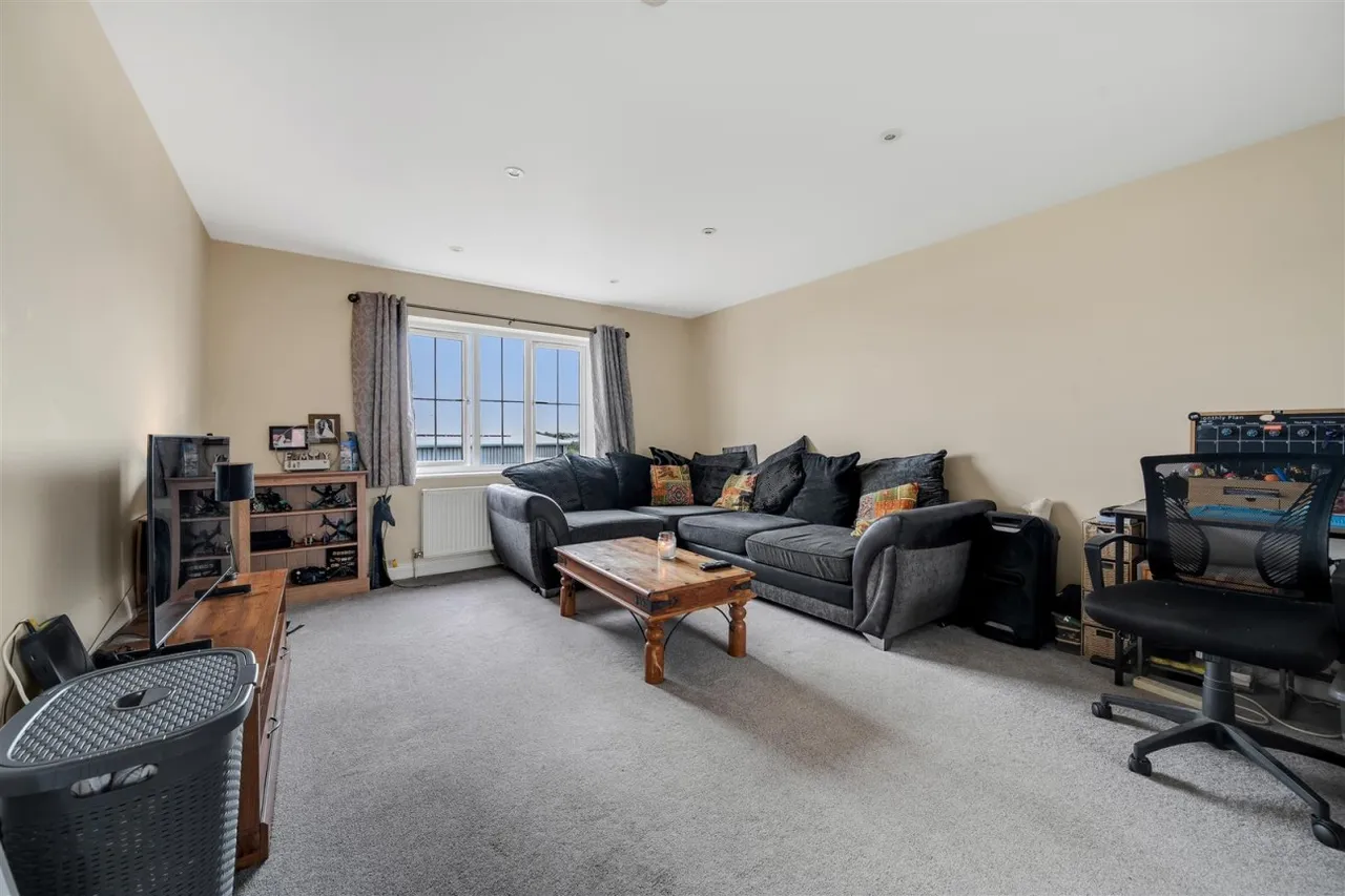 Farwell Crescent, Chickerell, DT3, photo 2