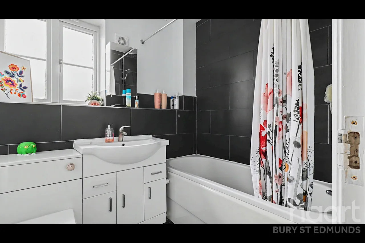 Skylark Close, Bury St Edmunds, IP32, photo 10