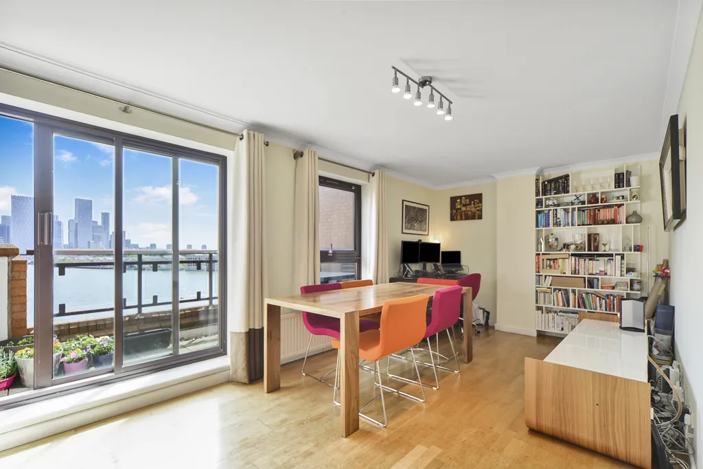 The Highway, London, E1W, photo 3