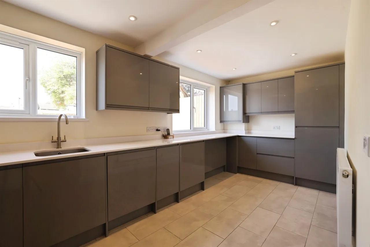 Bishop Road, Calne, photo 4