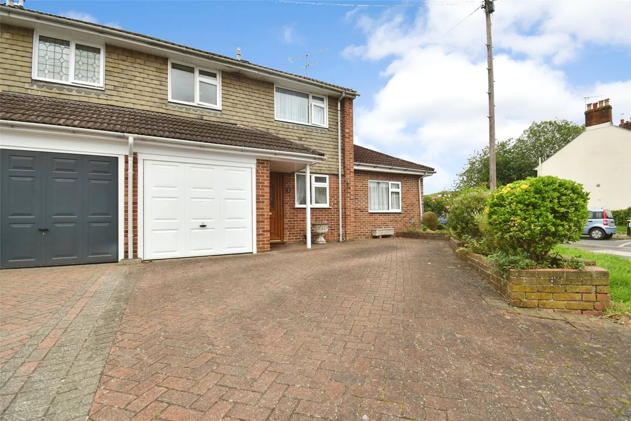 4 bed house for sale — Herrett Street, Aldershot, Hampshire, GU12 4EE