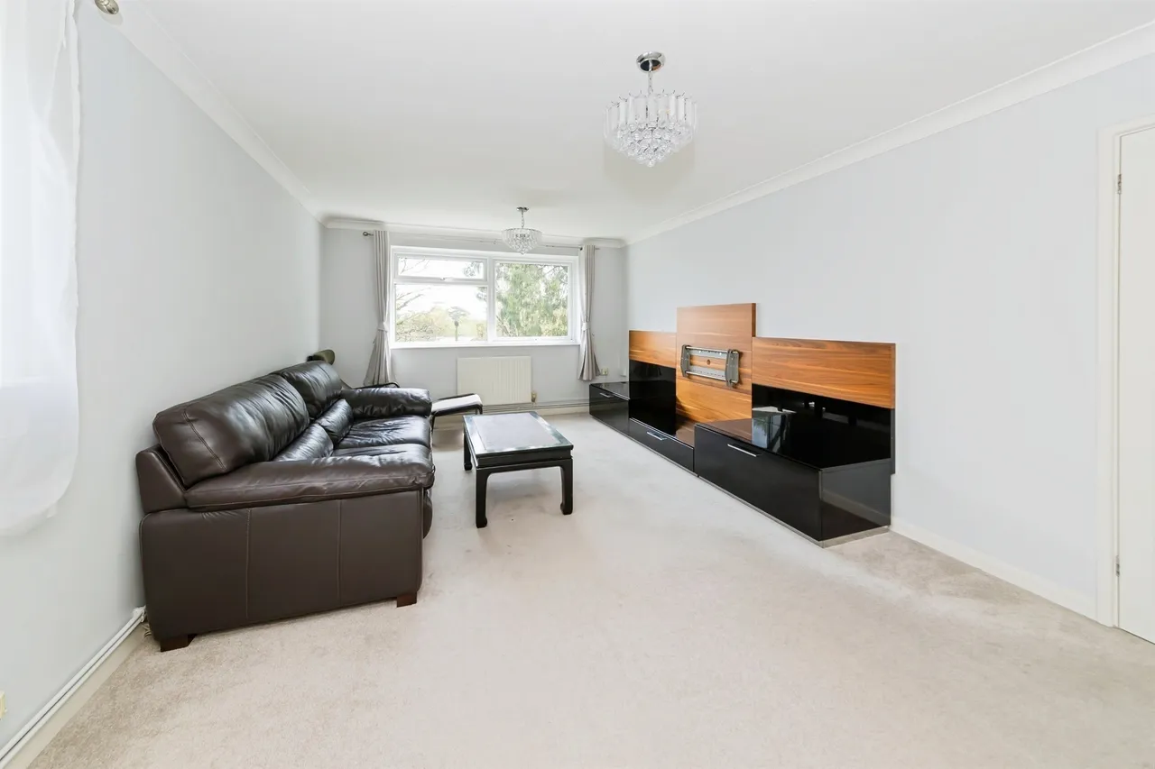 Sharrow Close, Haywards Heath, RH16, photo 2
