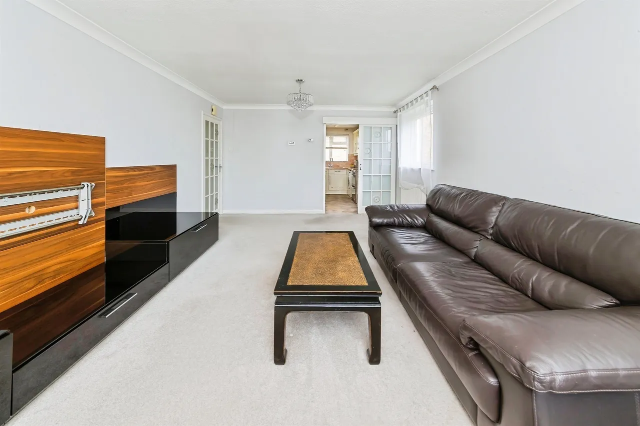 Sharrow Close, Haywards Heath, RH16, photo 3