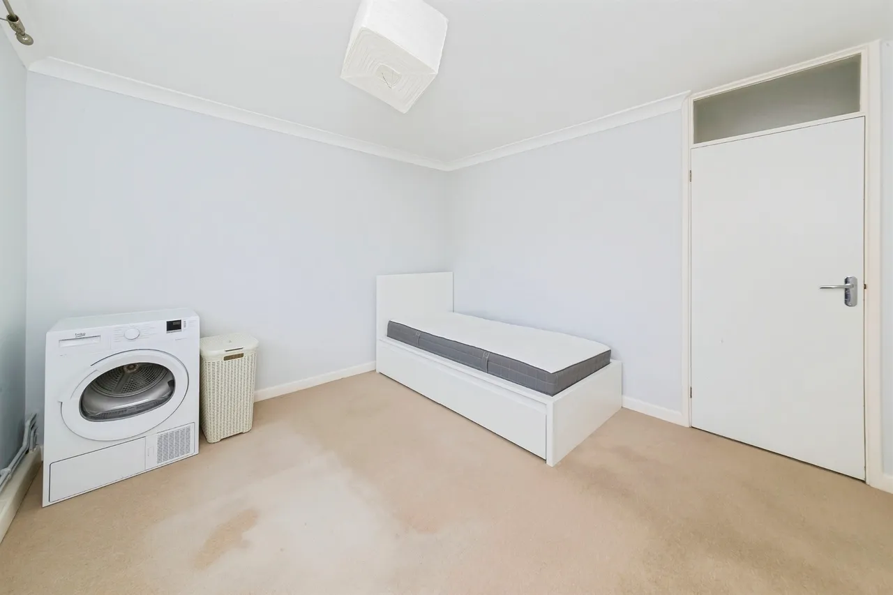 Sharrow Close, Haywards Heath, RH16, photo 6
