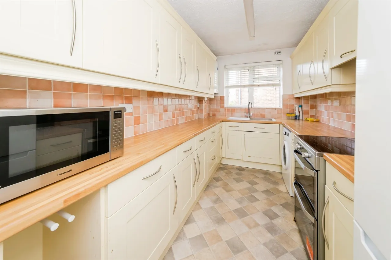Sharrow Close, Haywards Heath, RH16, photo 4