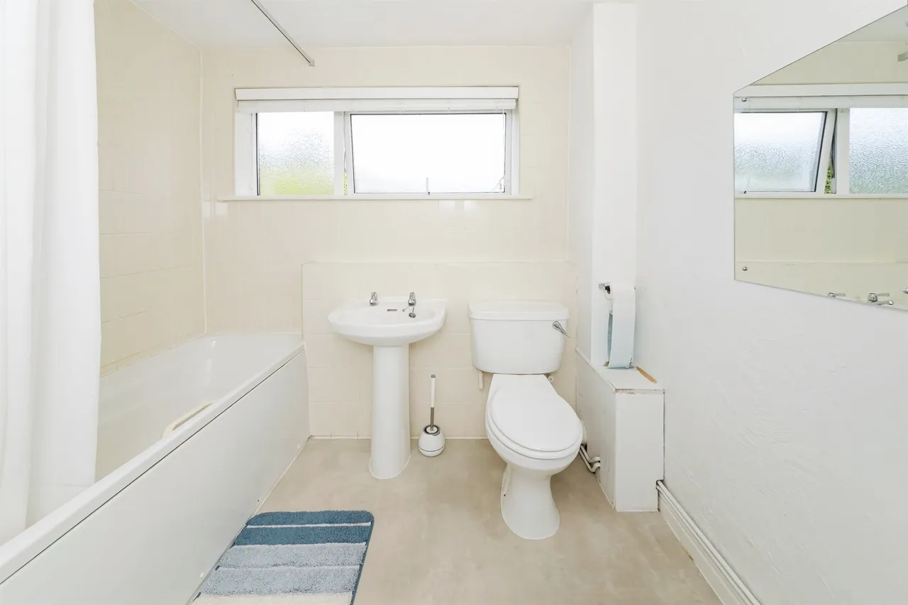 Sharrow Close, Haywards Heath, RH16, photo 8