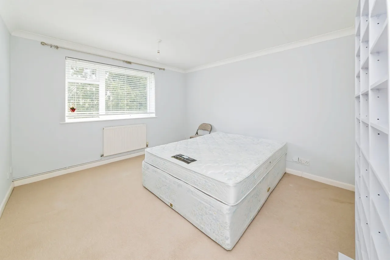 Sharrow Close, Haywards Heath, RH16, photo 13