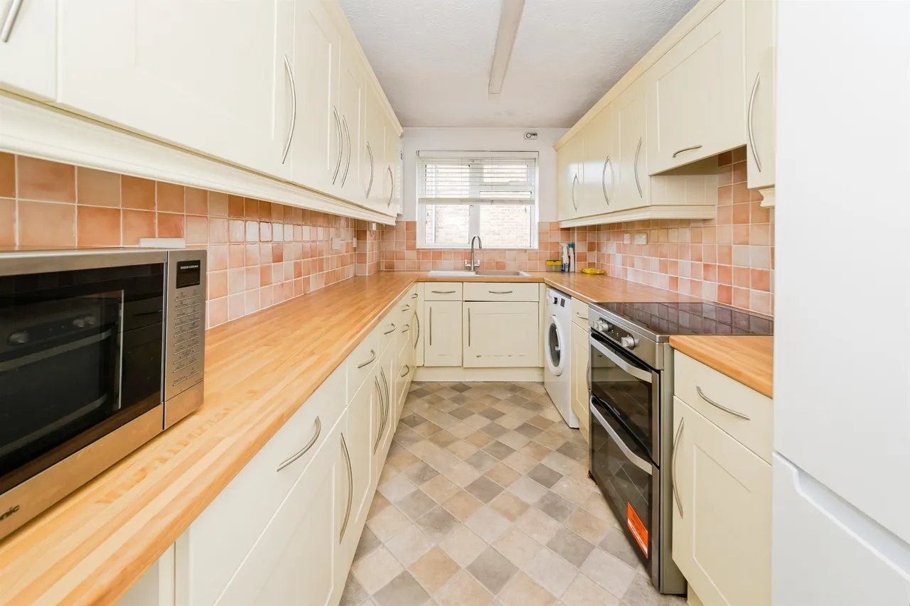 Sharrow Close, Haywards Heath, RH16, photo 11