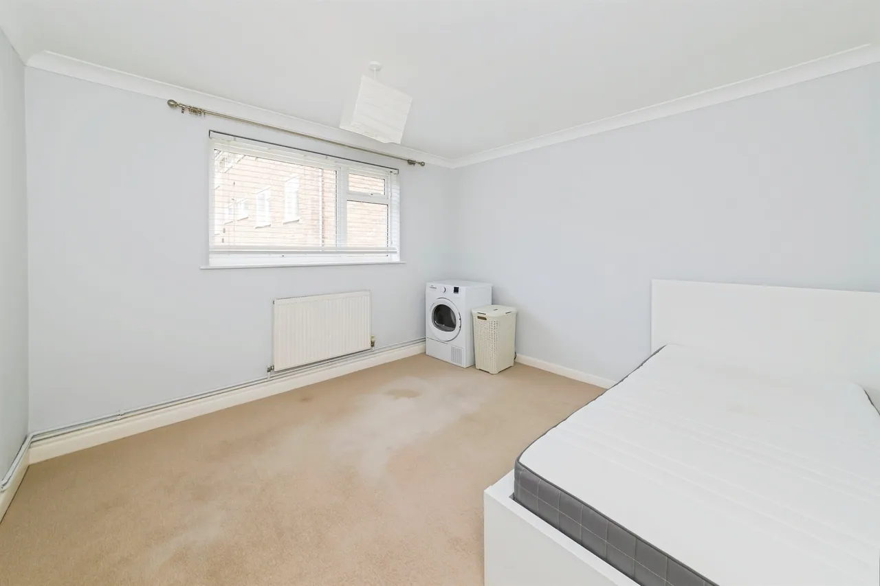 Sharrow Close, Haywards Heath, RH16, photo 5