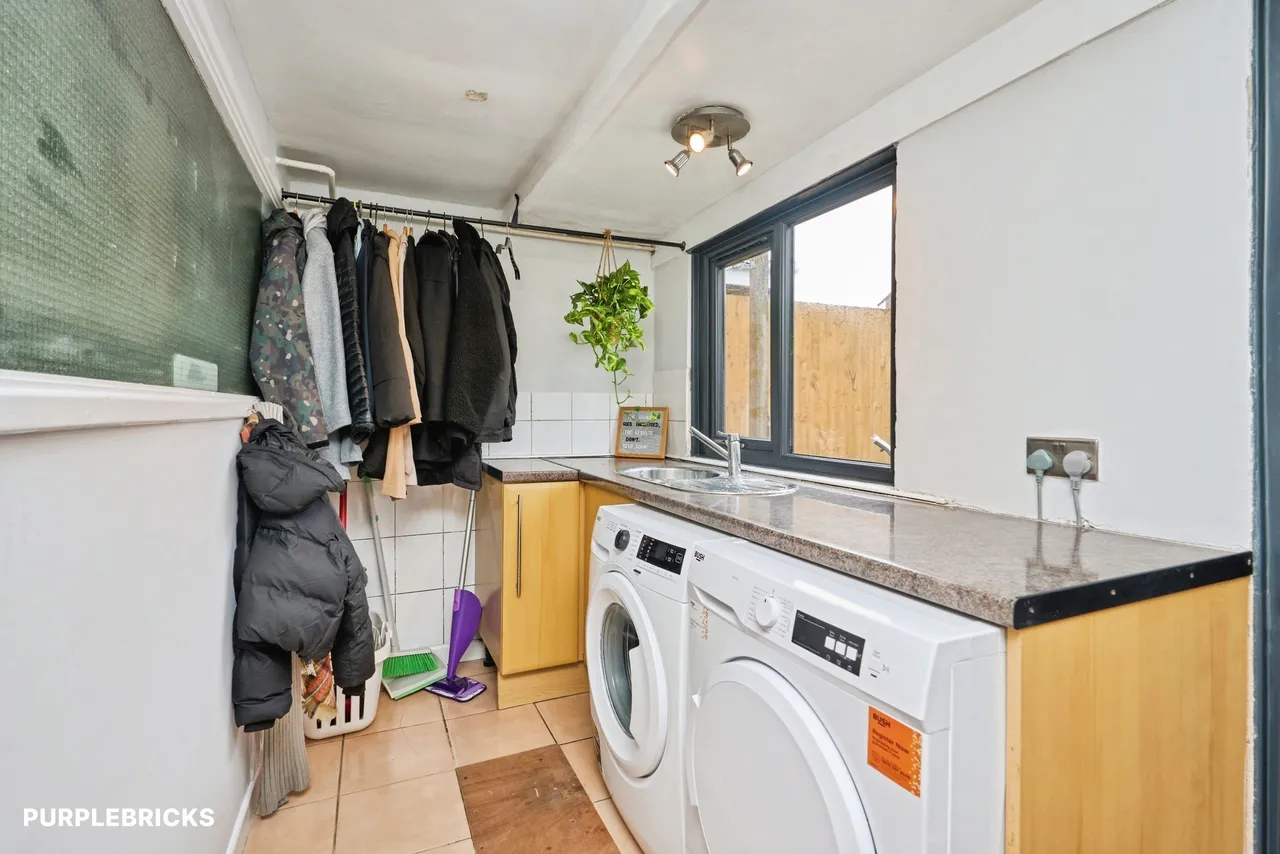 Wellington Road, Carisbrooke, PO30, photo 49