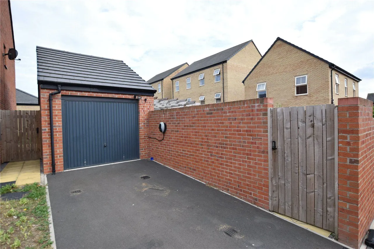 Tulip Grove, Seacroft, LS14, photo 13