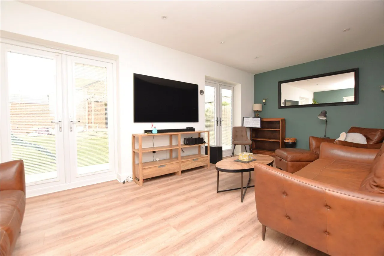 Tulip Grove, Seacroft, LS14, photo 2