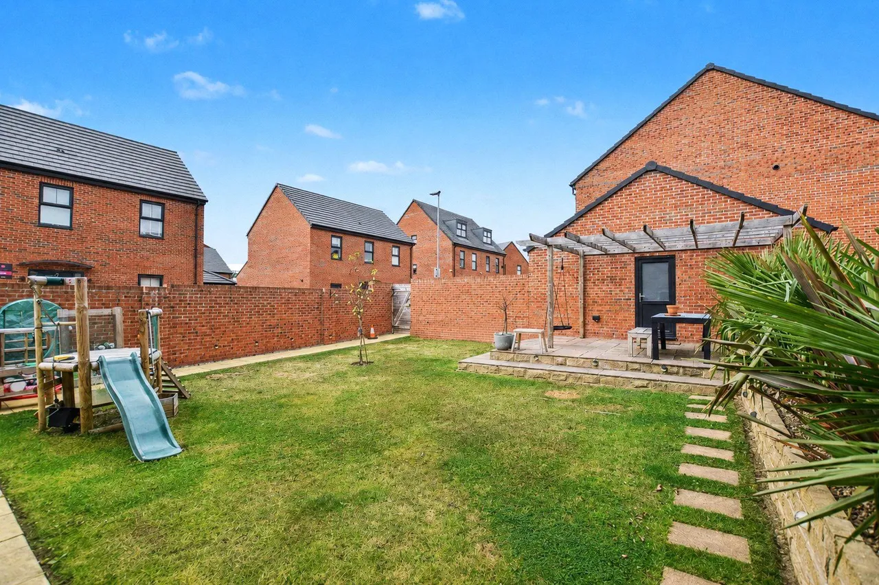 Tulip Grove, Seacroft, LS14, photo 12