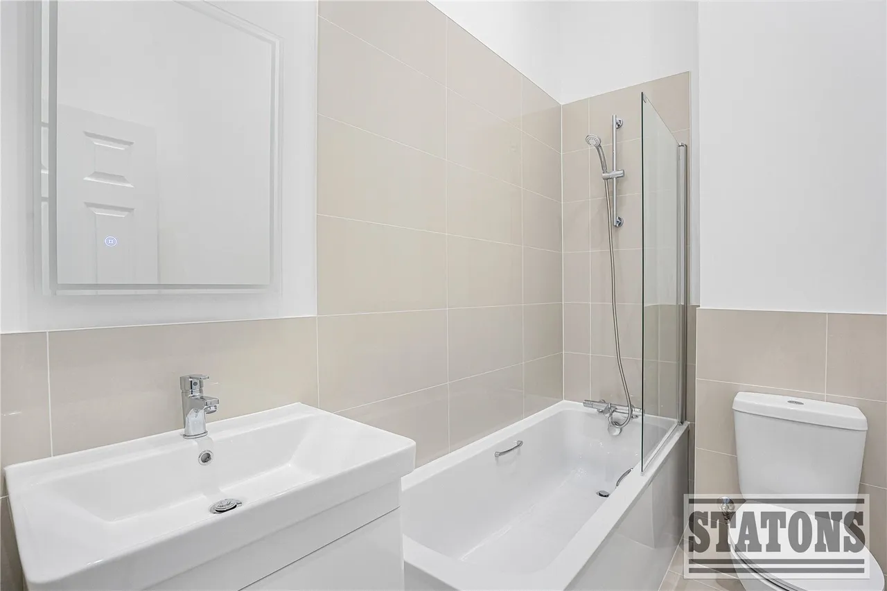 Newsholme Drive, London, N21, photo 14