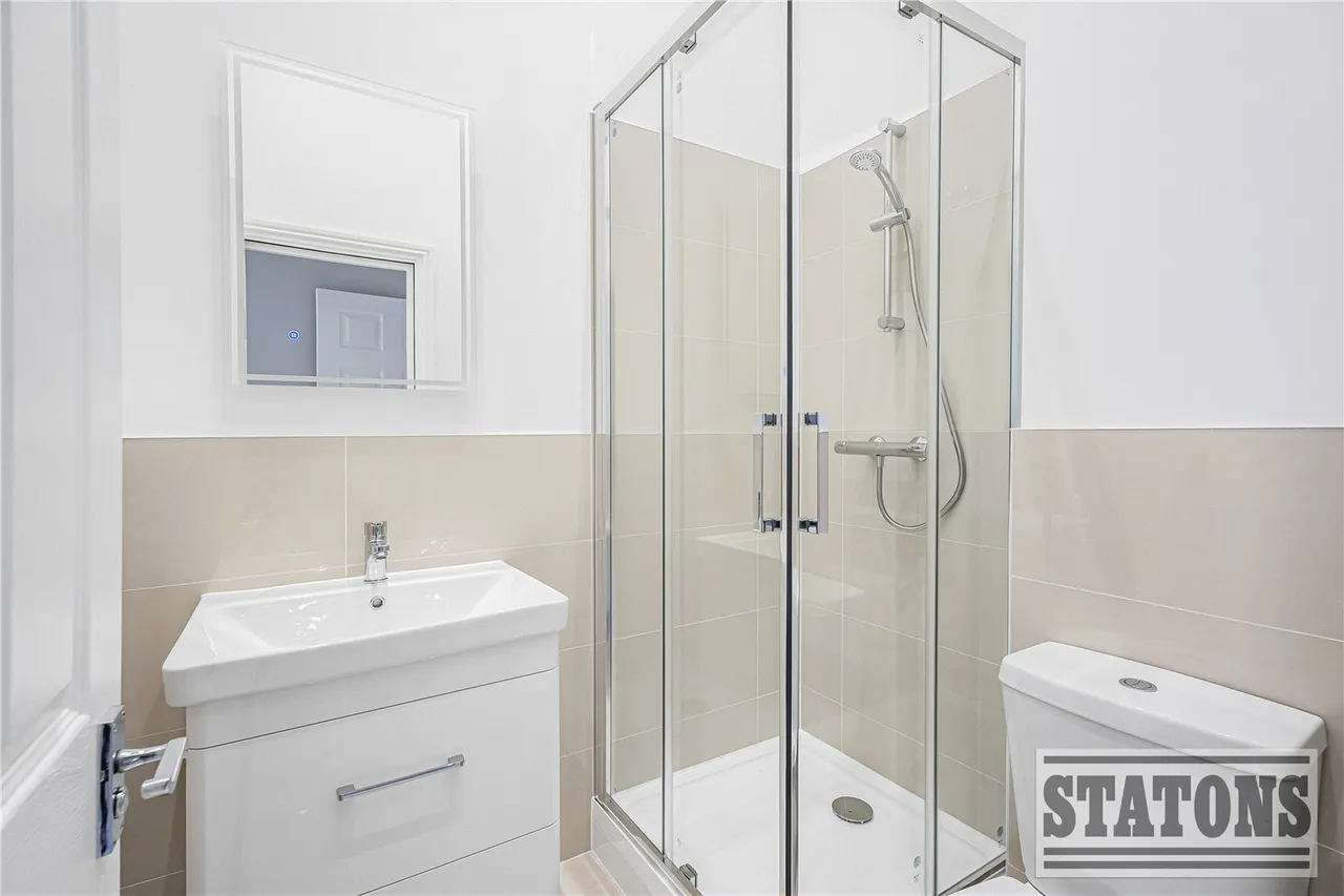 Newsholme Drive, London, N21, photo 11