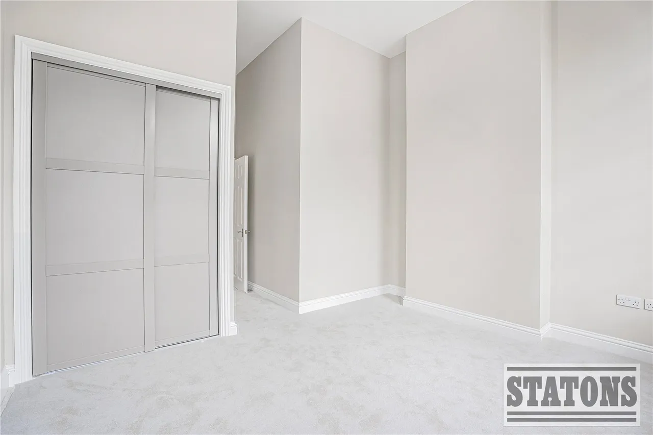 Newsholme Drive, London, N21, photo 9
