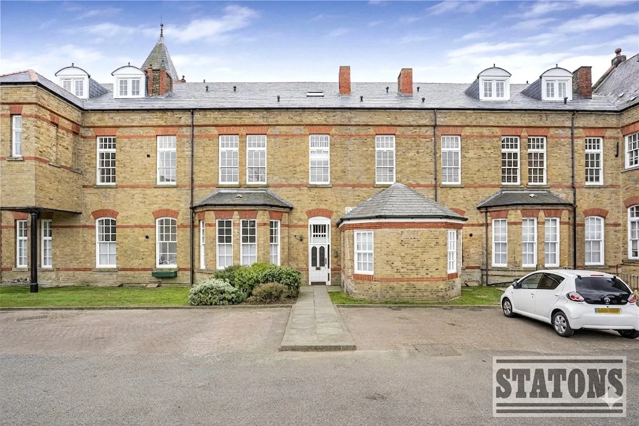 Newsholme Drive, London, N21, photo 2