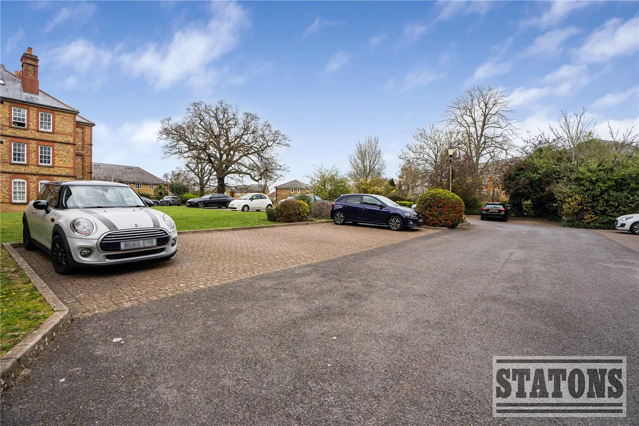 Newsholme Drive, London, N21, photo 16