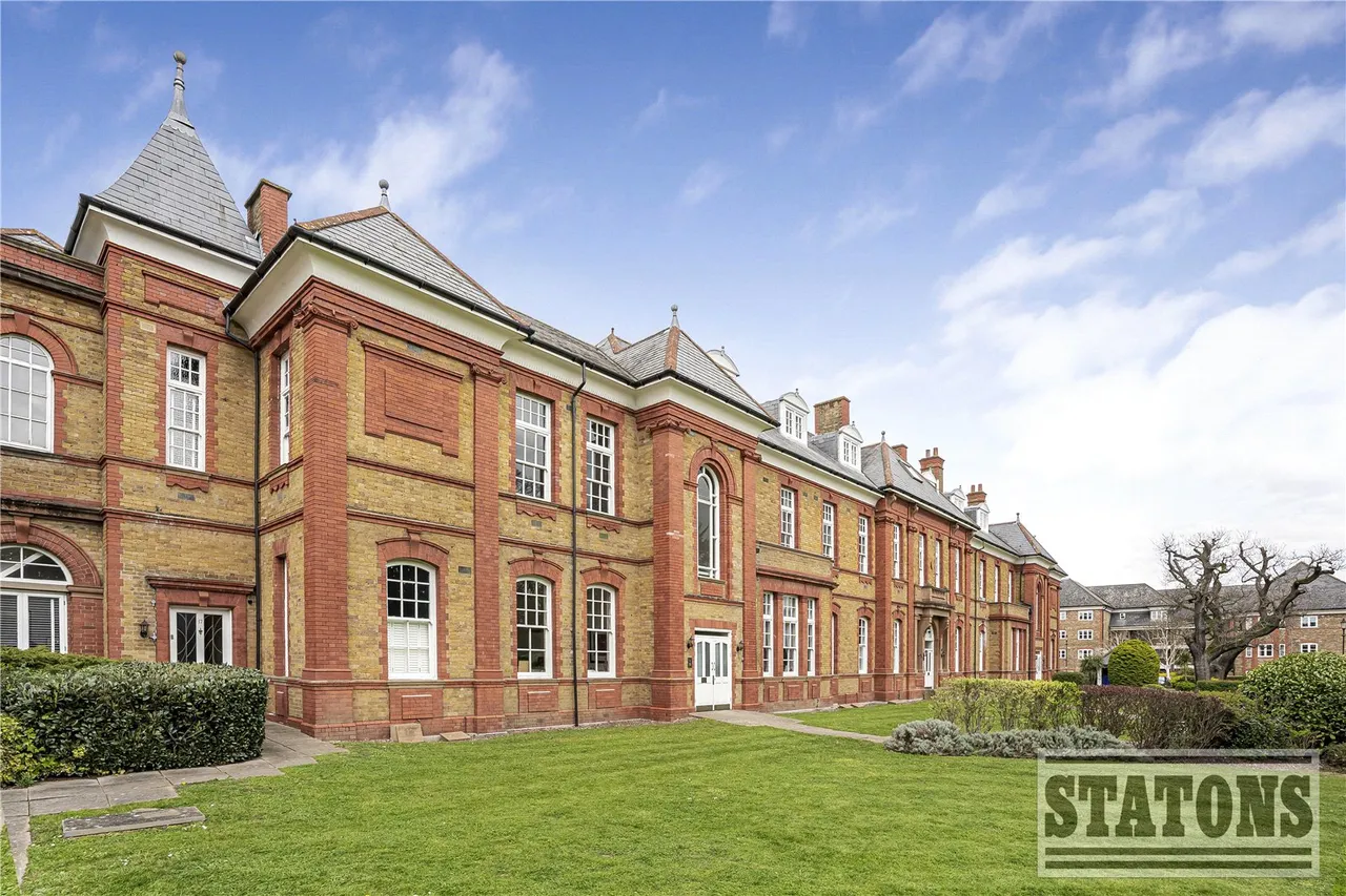 2 bed flat for sale, Newsholme Drive, London, N21