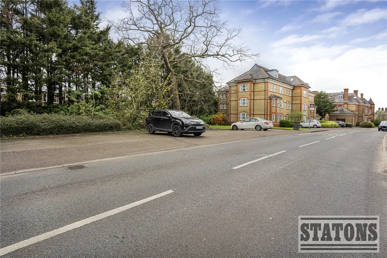 Newsholme Drive, London, N21, photo 15