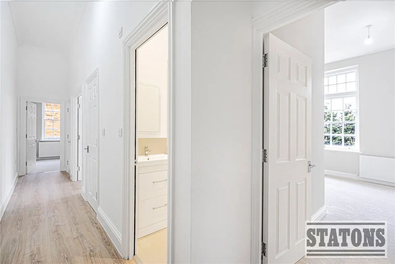 Newsholme Drive, London, N21, photo 3