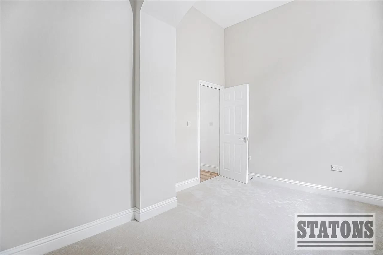 Newsholme Drive, London, N21, photo 12