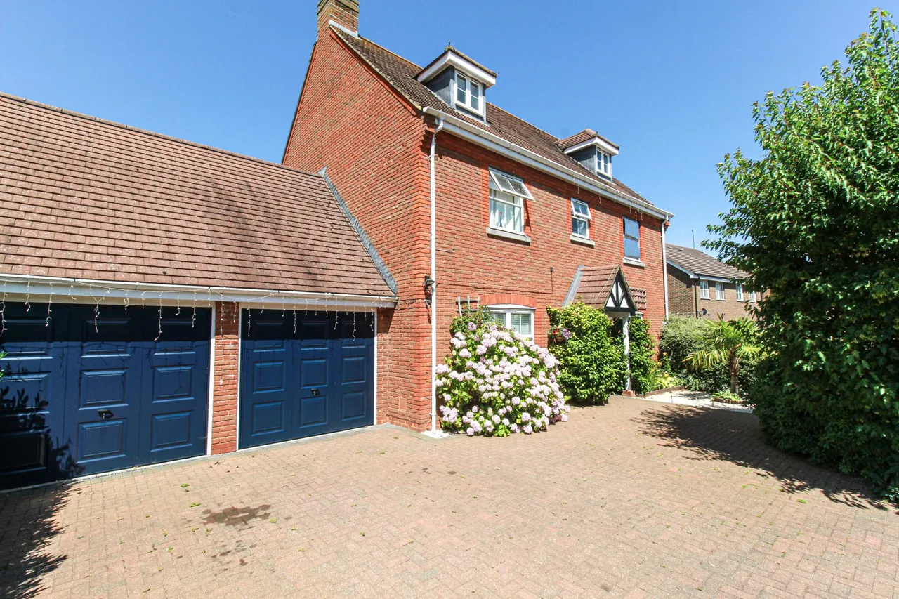 6 bed house for sale — Winchfield Close, Fleet, GU51 1EQ